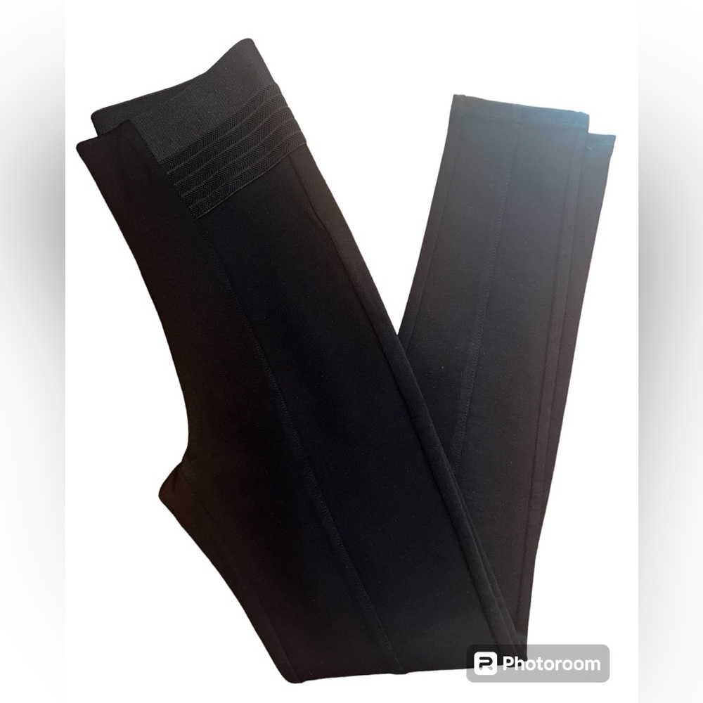 Women’s leggings/Riding pants by Zara in a size small in the color black .